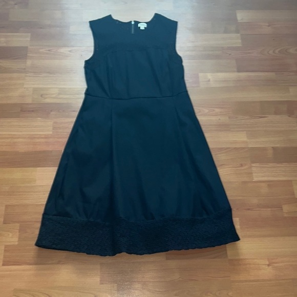 Hatley sleeveless black midi dress with eyelet trim and back zip Size 8 - Picture 2 of 9